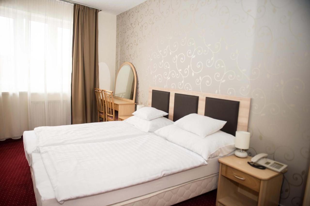 Hozam Wellness Es Apartman ソルノク エクステリア 写真
