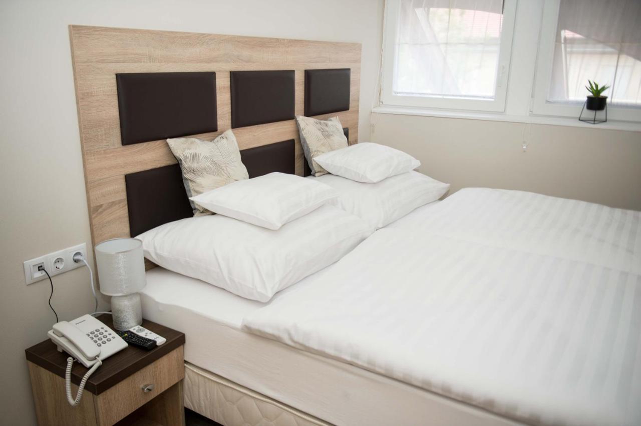 Hozam Wellness Es Apartman ソルノク エクステリア 写真
