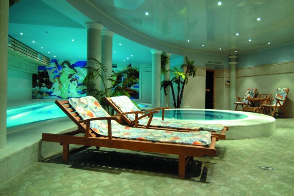 Hozam Wellness Es Apartman ソルノク エクステリア 写真