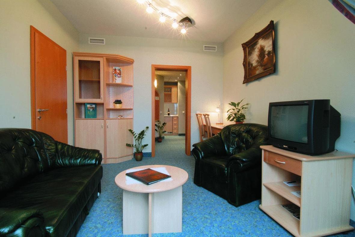 Hozam Wellness Es Apartman ソルノク 部屋 写真